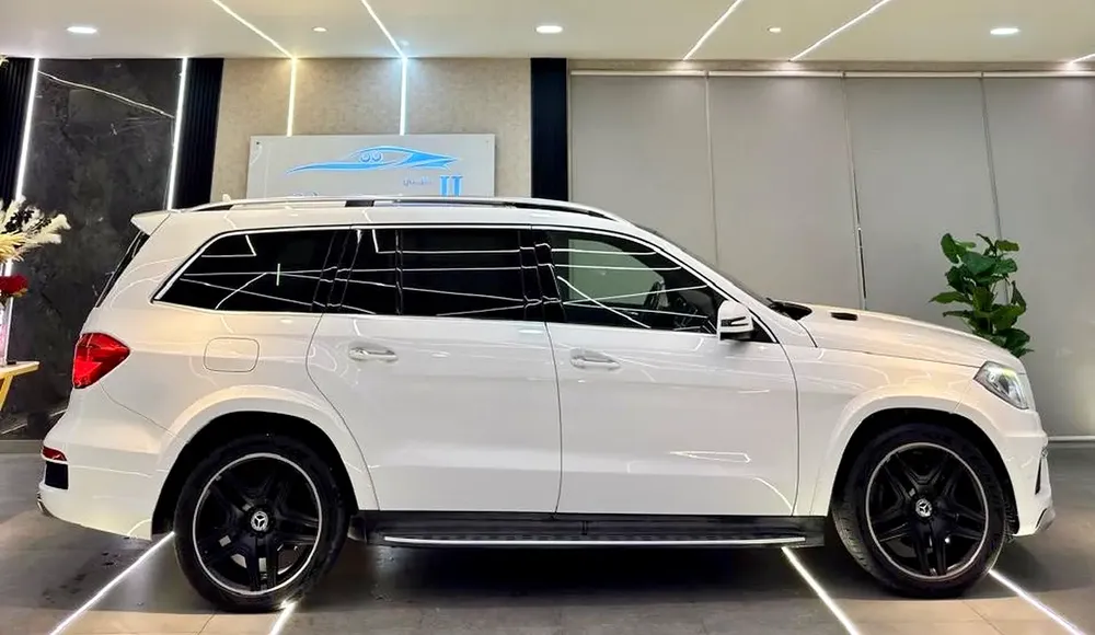 AMG VIP Mercedes-Benz GL 500 4matic || TOP OPTIONS || FREE ACCIDENT || GCC || LOW MILEAGE - Image 11