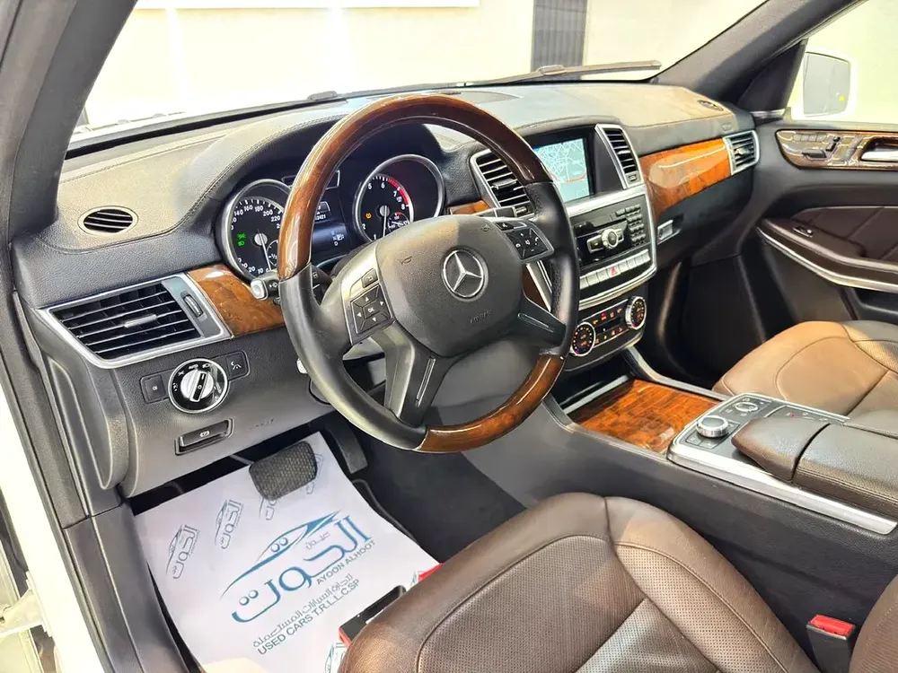 AMG VIP Mercedes-Benz GL 500 4matic || TOP OPTIONS || FREE ACCIDENT || GCC || LOW MILEAGE - Image 12
