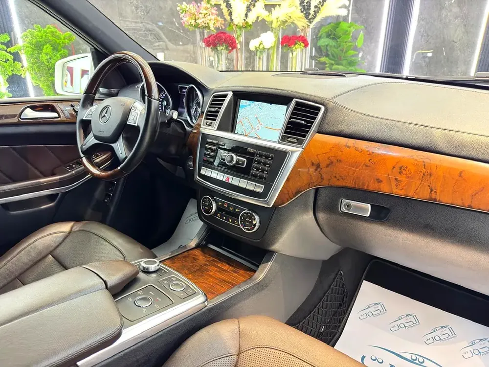 AMG VIP Mercedes-Benz GL 500 4matic || TOP OPTIONS || FREE ACCIDENT || GCC || LOW MILEAGE - Image 13