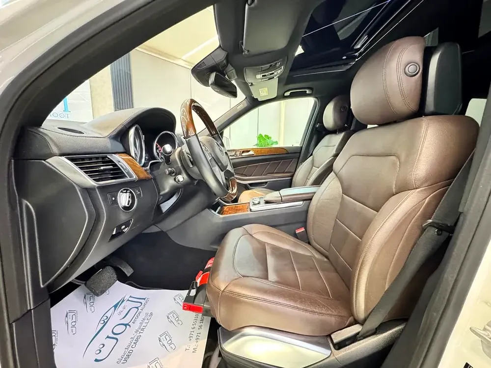 AMG VIP Mercedes-Benz GL 500 4matic || TOP OPTIONS || FREE ACCIDENT || GCC || LOW MILEAGE - Image 15
