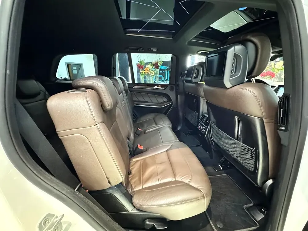 AMG VIP Mercedes-Benz GL 500 4matic || TOP OPTIONS || FREE ACCIDENT || GCC || LOW MILEAGE - Image 17