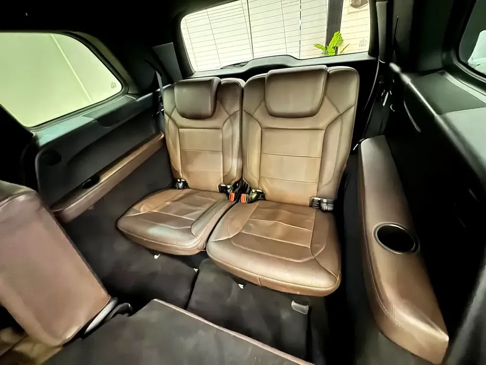 AMG VIP Mercedes-Benz GL 500 4matic || TOP OPTIONS || FREE ACCIDENT || GCC || LOW MILEAGE - Image 18