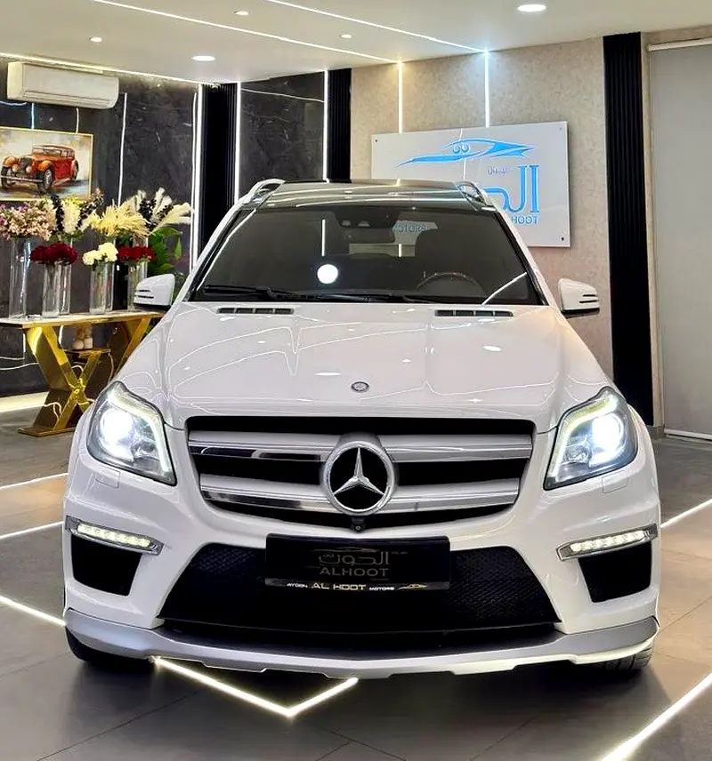 AMG VIP Mercedes-Benz GL 500 4matic || TOP OPTIONS || FREE ACCIDENT || GCC || LOW MILEAGE - Image 5