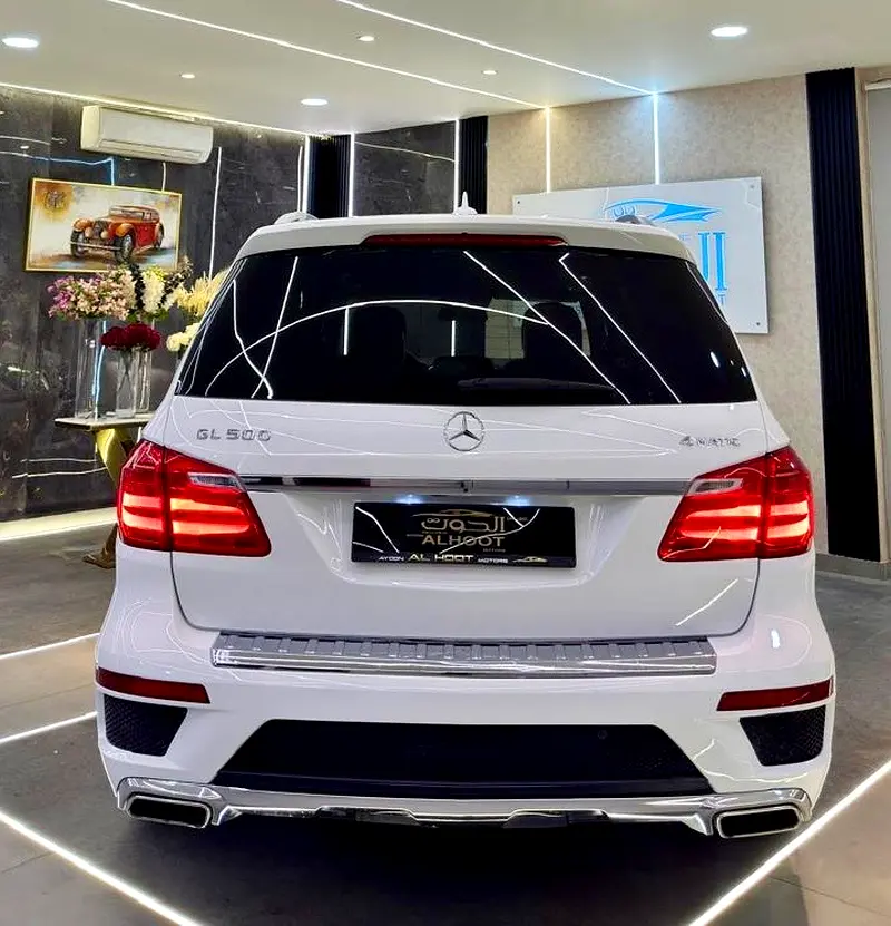 AMG VIP Mercedes-Benz GL 500 4matic || TOP OPTIONS || FREE ACCIDENT || GCC || LOW MILEAGE - Image 6