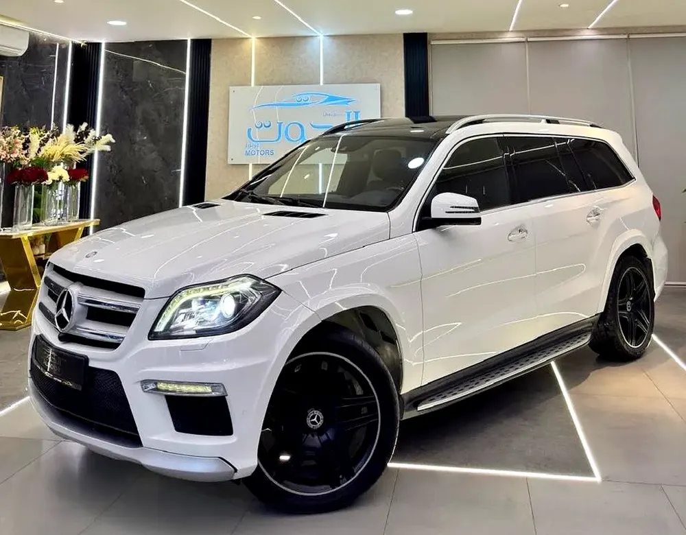 AMG VIP Mercedes-Benz GL 500 4matic || TOP OPTIONS || FREE ACCIDENT || GCC || LOW MILEAGE - Image 7