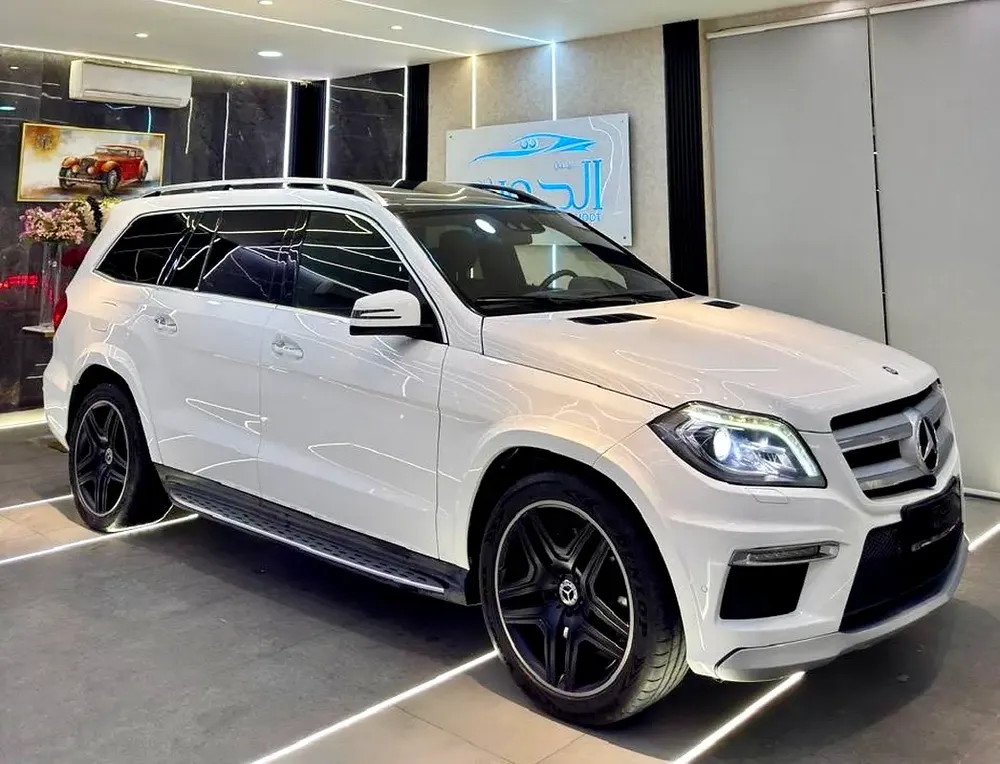 AMG VIP Mercedes-Benz GL 500 4matic || TOP OPTIONS || FREE ACCIDENT || GCC || LOW MILEAGE - Image 8