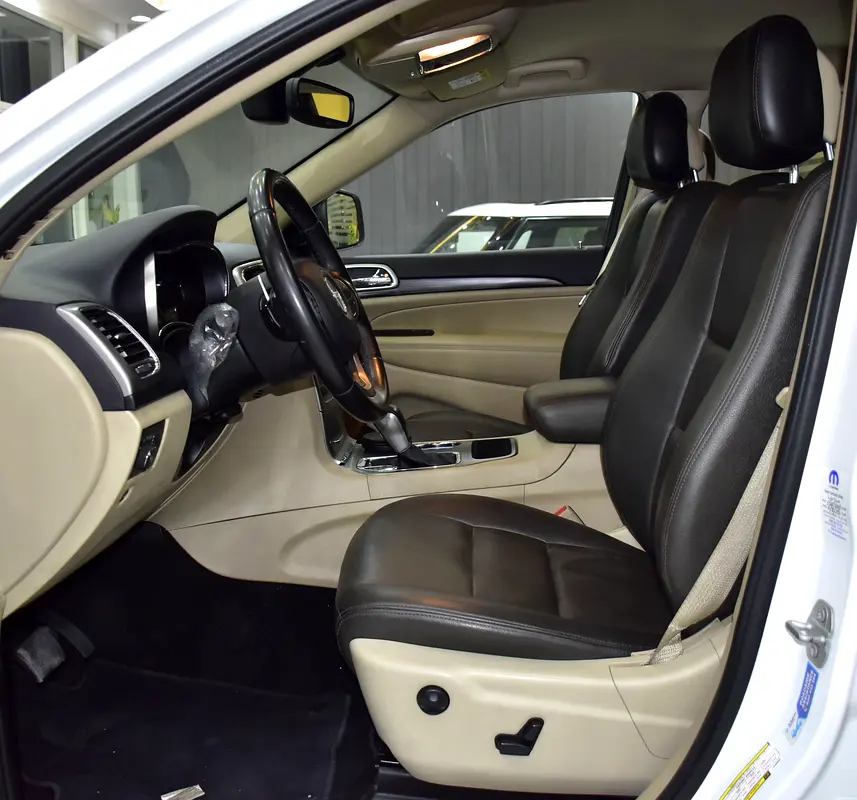AED 1,173 EMi at 0% DP | Jeep Grand Cherokee Laredo ( 2020 Model ) in White Color GCC Specs - Image 10