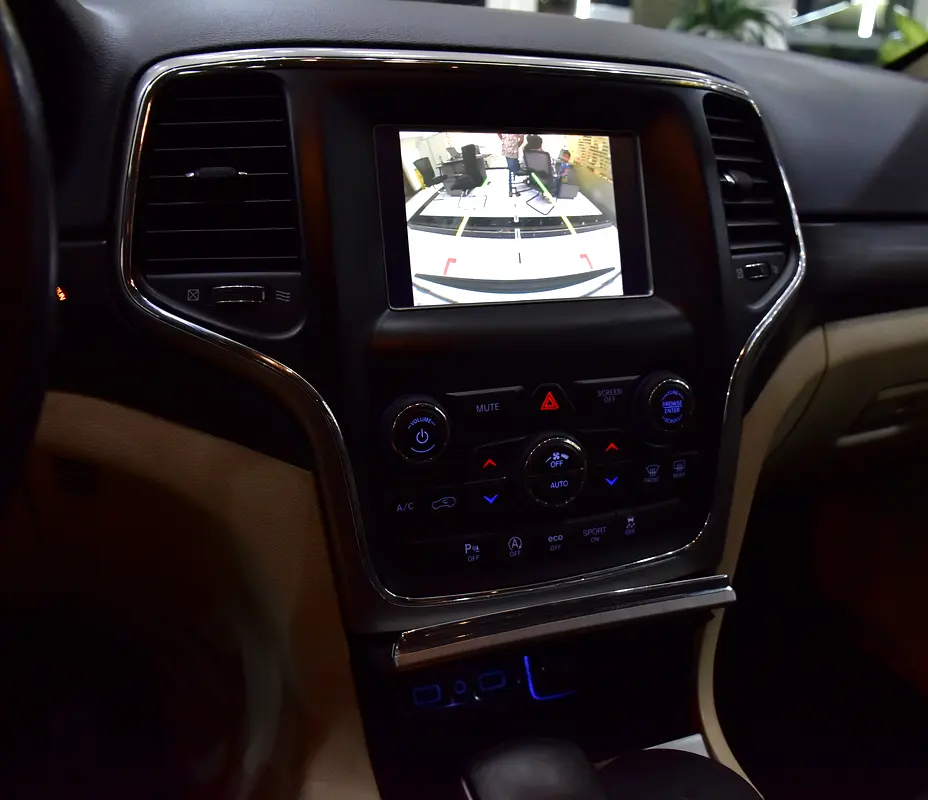 AED 1,173 EMi at 0% DP | Jeep Grand Cherokee Laredo ( 2020 Model ) in White Color GCC Specs - Image 14