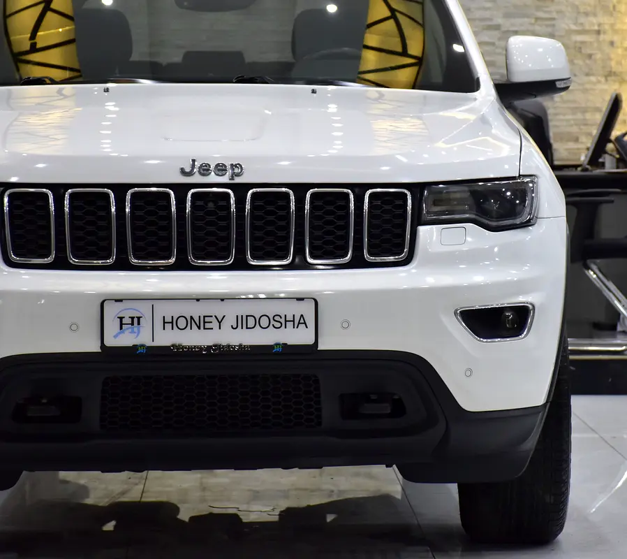 AED 1,173 EMi at 0% DP | Jeep Grand Cherokee Laredo ( 2020 Model ) in White Color GCC Specs - Image 4