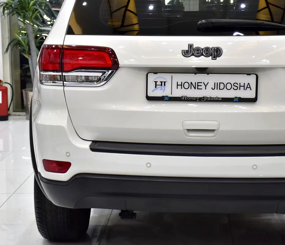 AED 1,173 EMi at 0% DP | Jeep Grand Cherokee Laredo ( 2020 Model ) in White Color GCC Specs - Image 8