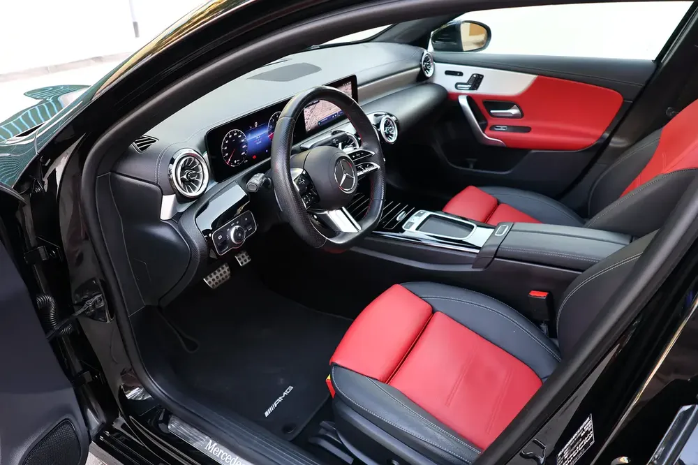A200 AMG - GCC SPECS - UNDER WARRANTY / SERVICE CONTRACT 105,000 KM FROM GARGASH - ACCIDENT FREE - - Image 10