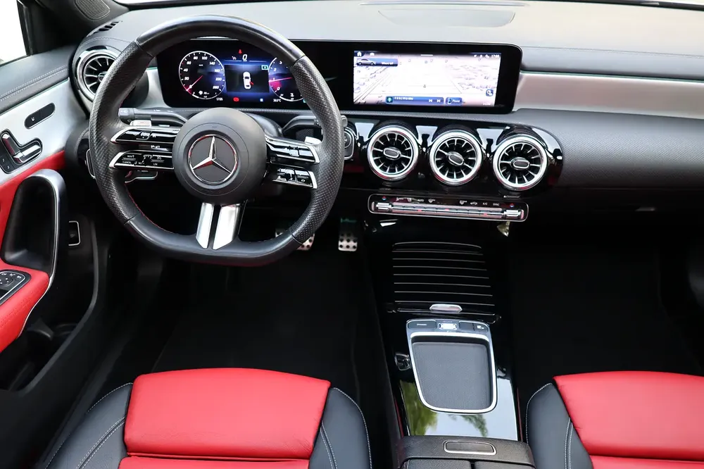 A200 AMG - GCC SPECS - UNDER WARRANTY / SERVICE CONTRACT 105,000 KM FROM GARGASH - ACCIDENT FREE - - Image 12
