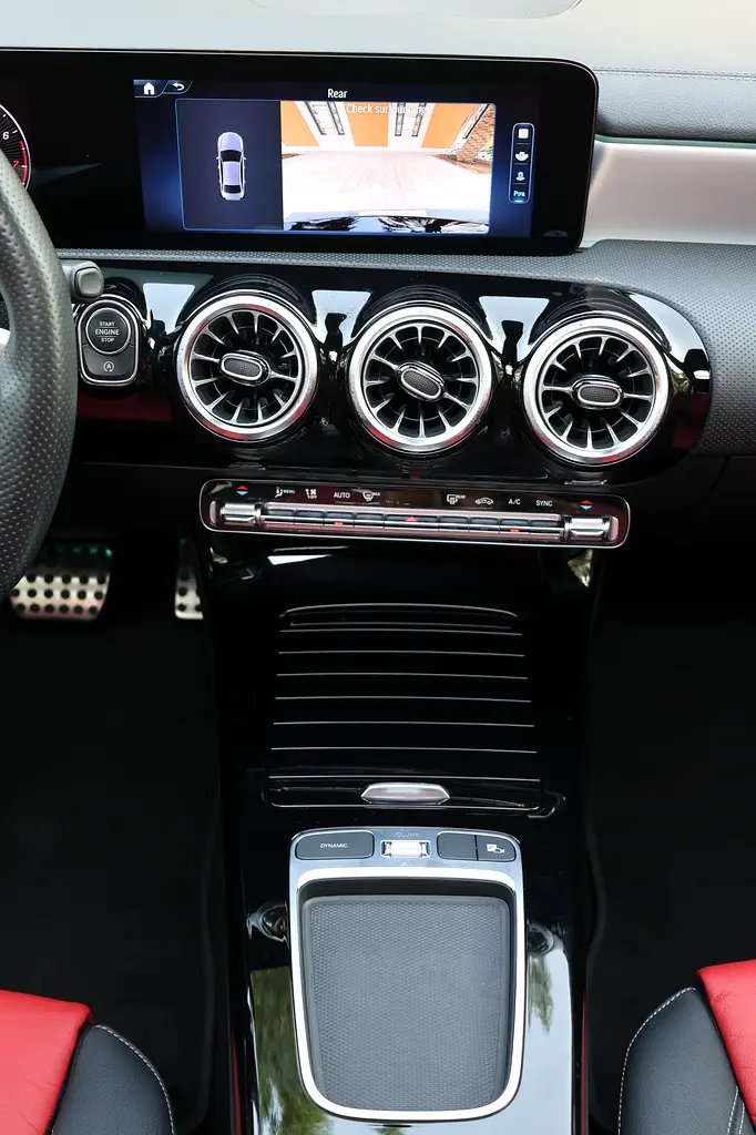 A200 AMG - GCC SPECS - UNDER WARRANTY / SERVICE CONTRACT 105,000 KM FROM GARGASH - ACCIDENT FREE - - Image 13