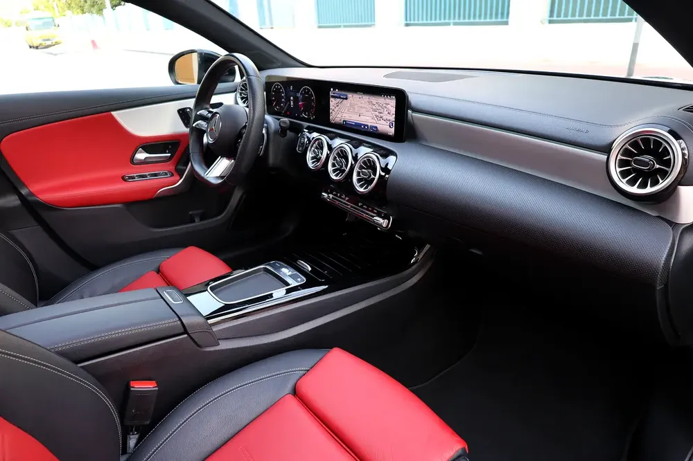 A200 AMG - GCC SPECS - UNDER WARRANTY / SERVICE CONTRACT 105,000 KM FROM GARGASH - ACCIDENT FREE - - Image 15
