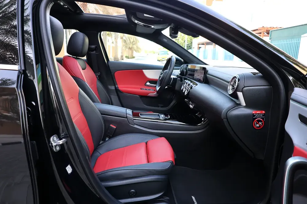 A200 AMG - GCC SPECS - UNDER WARRANTY / SERVICE CONTRACT 105,000 KM FROM GARGASH - ACCIDENT FREE - - Image 16