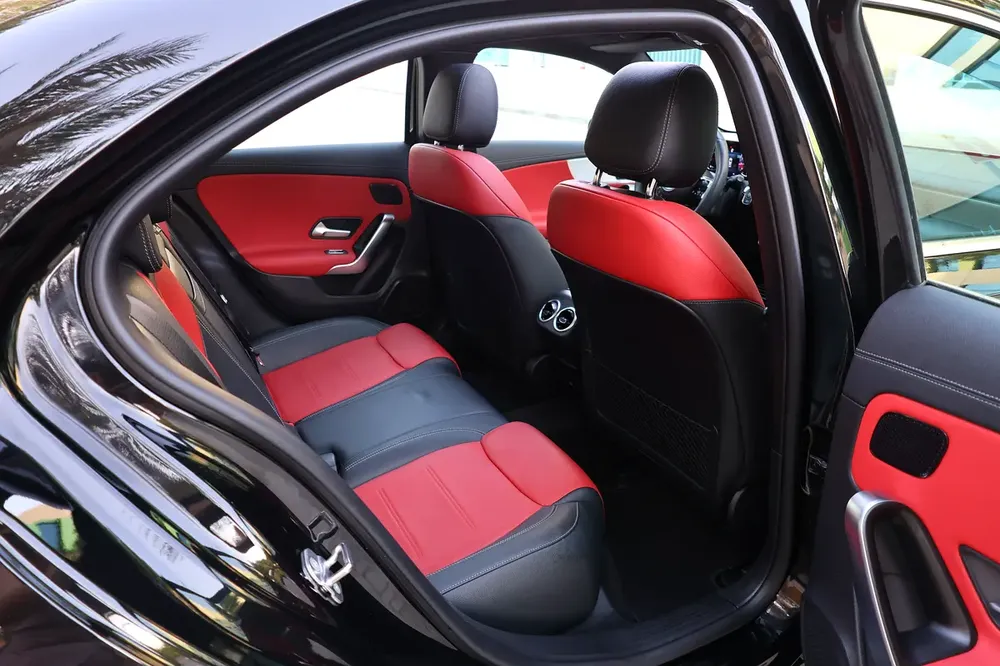 A200 AMG - GCC SPECS - UNDER WARRANTY / SERVICE CONTRACT 105,000 KM FROM GARGASH - ACCIDENT FREE - - Image 18