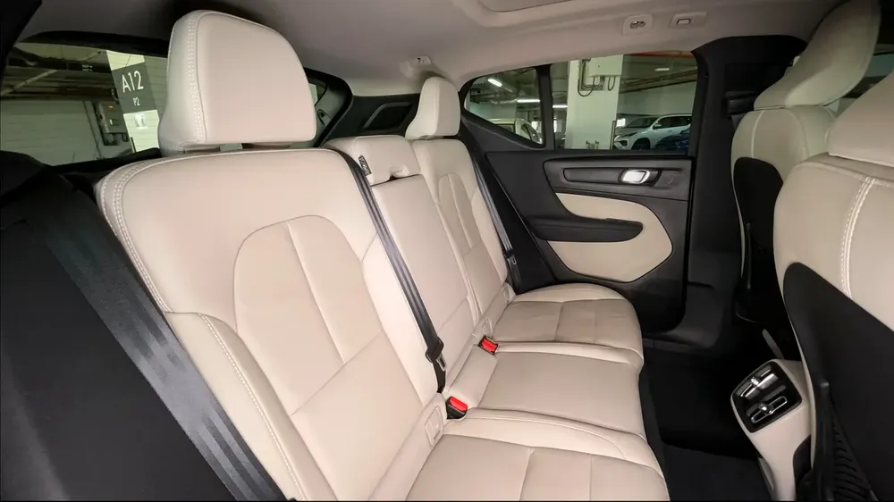 AED 1,398/month | 0 Downpayment | Free 1 Year Warranty | 30 Day Return | VOLVO XC40 2023 - Image 10