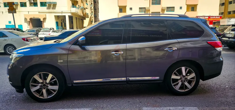Nissan Pathfinder SV 2015 GCC Specs Family Used Well Maintained - Image 5
