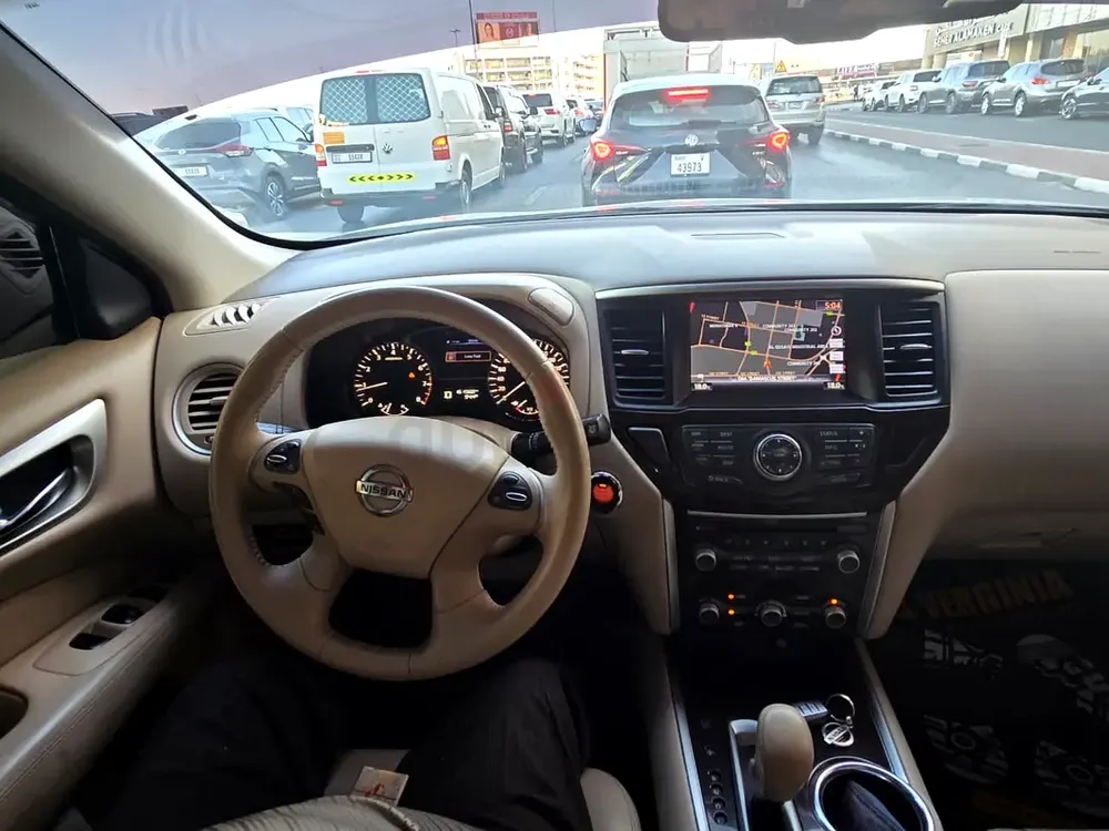 Nissan Pathfinder SV 2015 GCC Specs Family Used Well Maintained - Image 6