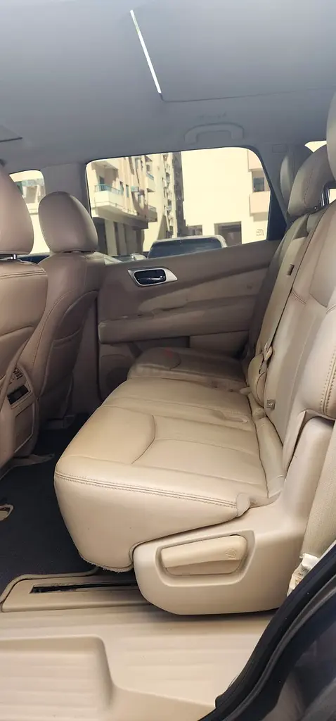 Nissan Pathfinder SV 2015 GCC Specs Family Used Well Maintained - Image 8