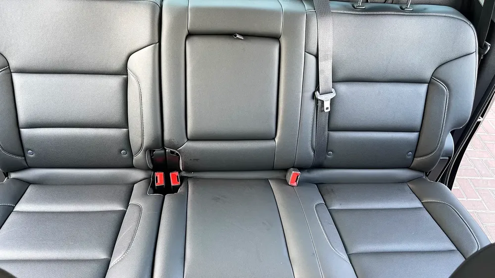 GMC sierra pick up V8 GCC original paint 100% free Accident very well maintained no issues - Image 17