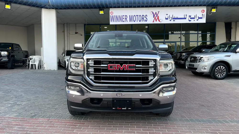 GMC sierra pick up V8 GCC original paint 100% free Accident very well maintained no issues - Image 4