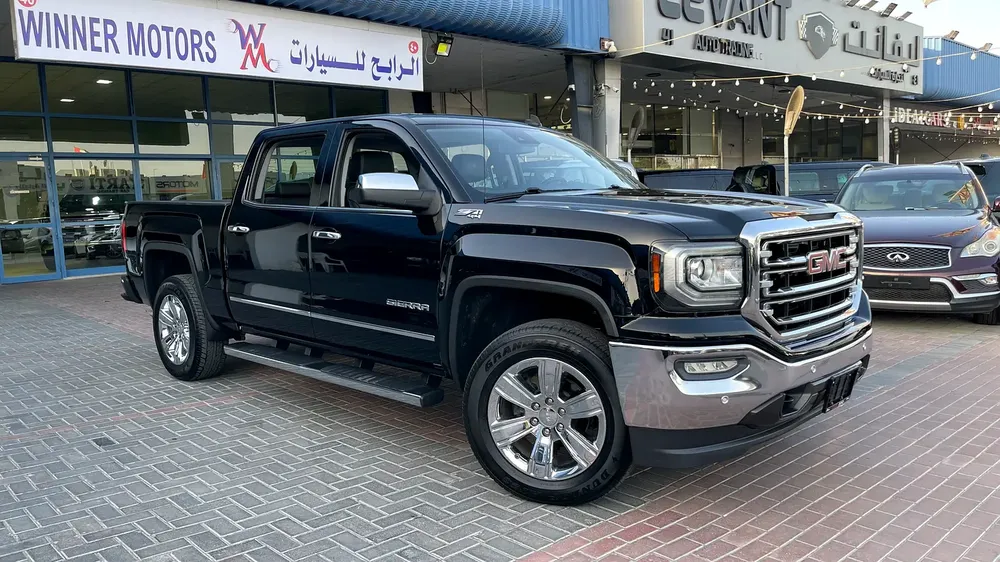 GMC sierra pick up V8 GCC original paint 100% free Accident very well maintained no issues - Image 6