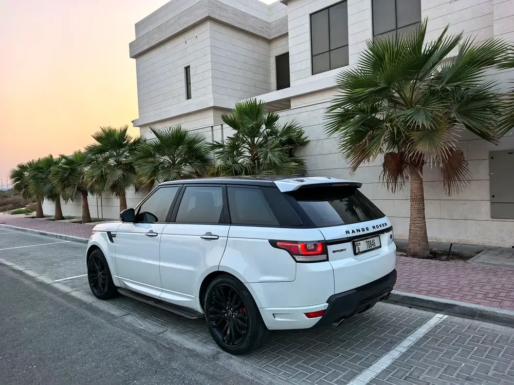 LAND ROVER SPORT HST 2016 AMAZING CONDITION GCC - Image 12