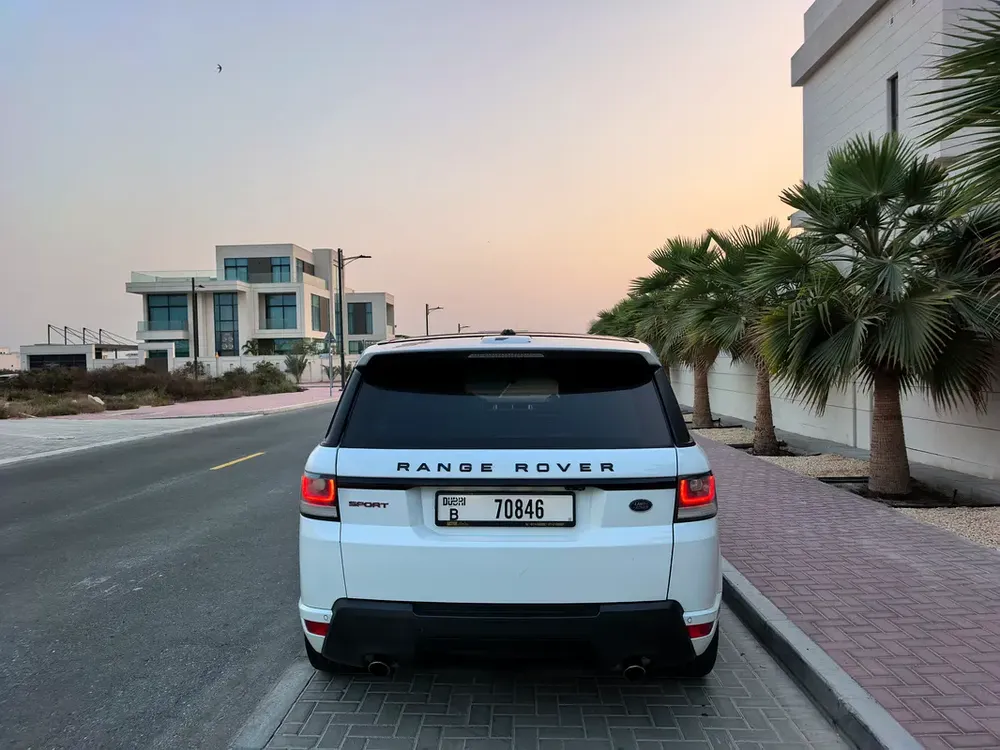 LAND ROVER SPORT HST 2016 AMAZING CONDITION GCC - Image 14