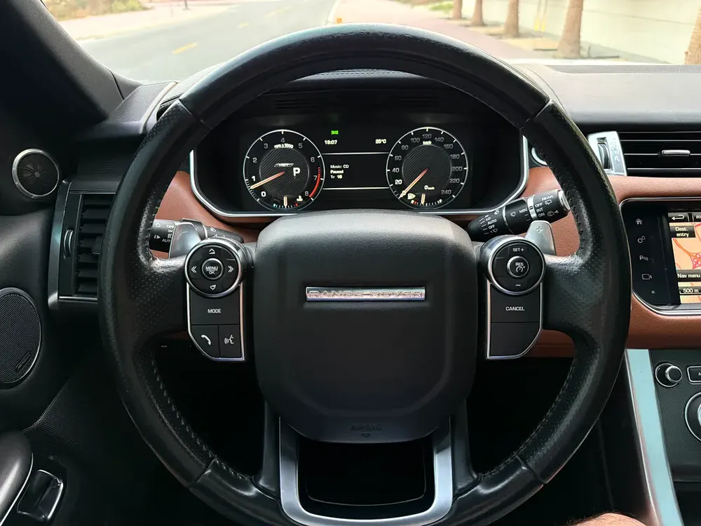 LAND ROVER SPORT HST 2016 AMAZING CONDITION GCC - Image 8