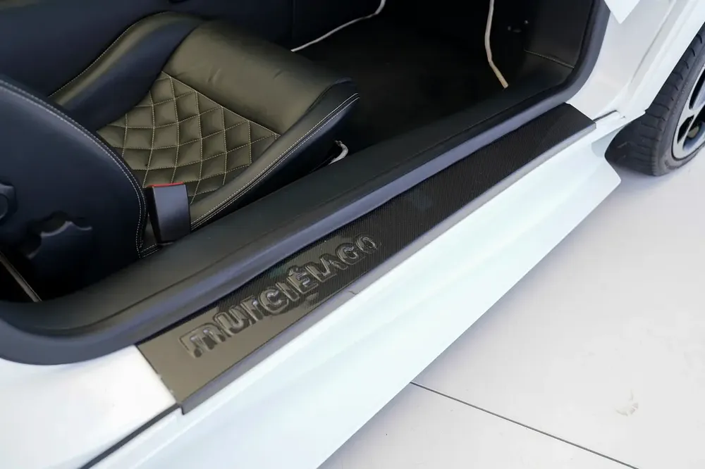 2009 | MURCIELAGO LP640 ROADSTER | WHITE/BLACK | DIAMOND STITCHED INTERIOR - Image 11