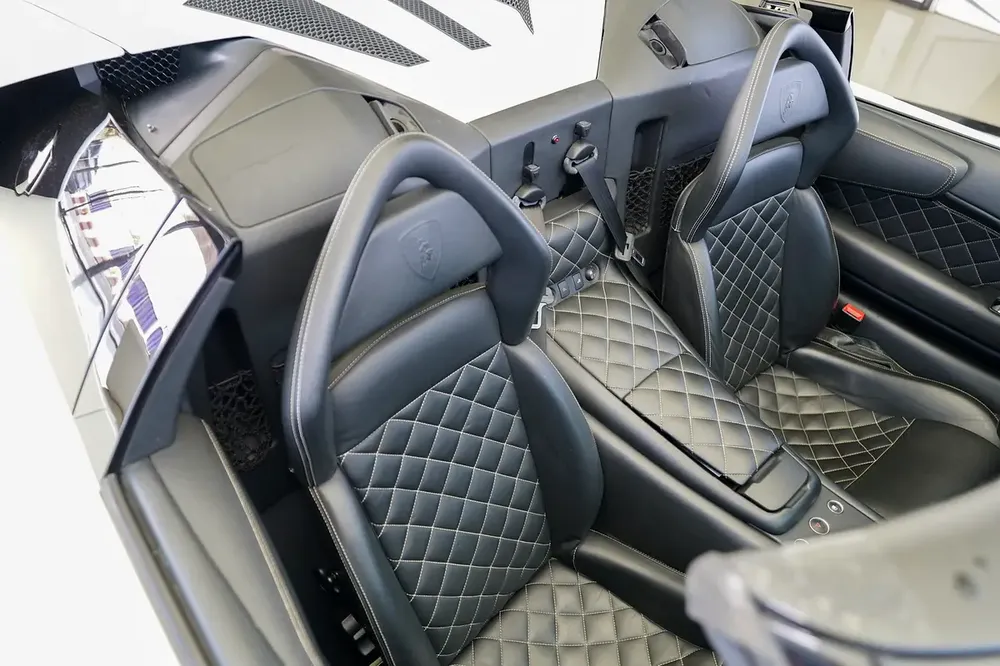 2009 | MURCIELAGO LP640 ROADSTER | WHITE/BLACK | DIAMOND STITCHED INTERIOR - Image 14