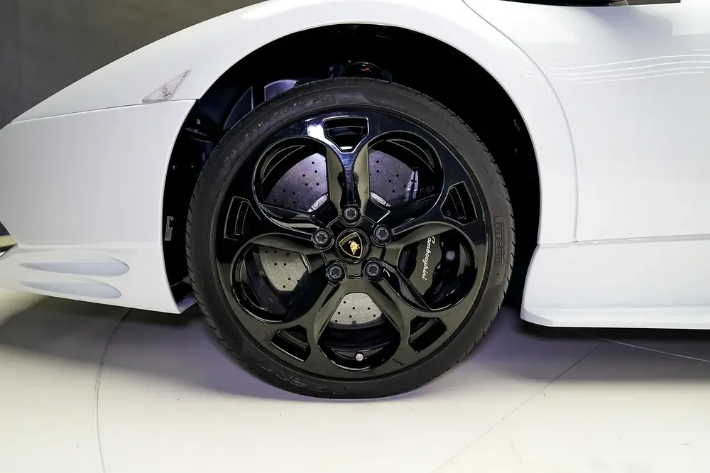 2009 | MURCIELAGO LP640 ROADSTER | WHITE/BLACK | DIAMOND STITCHED INTERIOR - Image 15