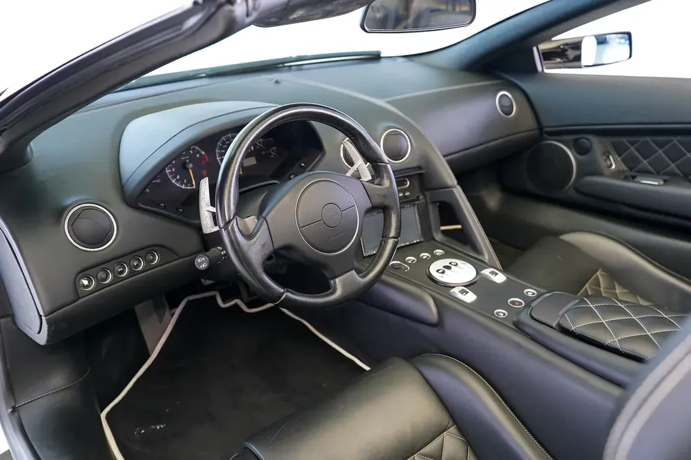 2009 | MURCIELAGO LP640 ROADSTER | WHITE/BLACK | DIAMOND STITCHED INTERIOR - Image 8
