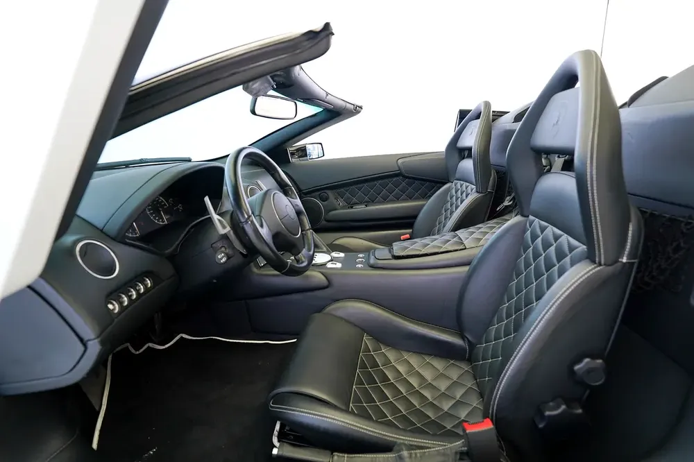 2009 | MURCIELAGO LP640 ROADSTER | WHITE/BLACK | DIAMOND STITCHED INTERIOR - Image 9