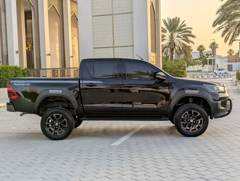 Toyota Hilux Adventure 2023 - Full Service History Agency Maintained- GCC Specs - Like New! - Image 17