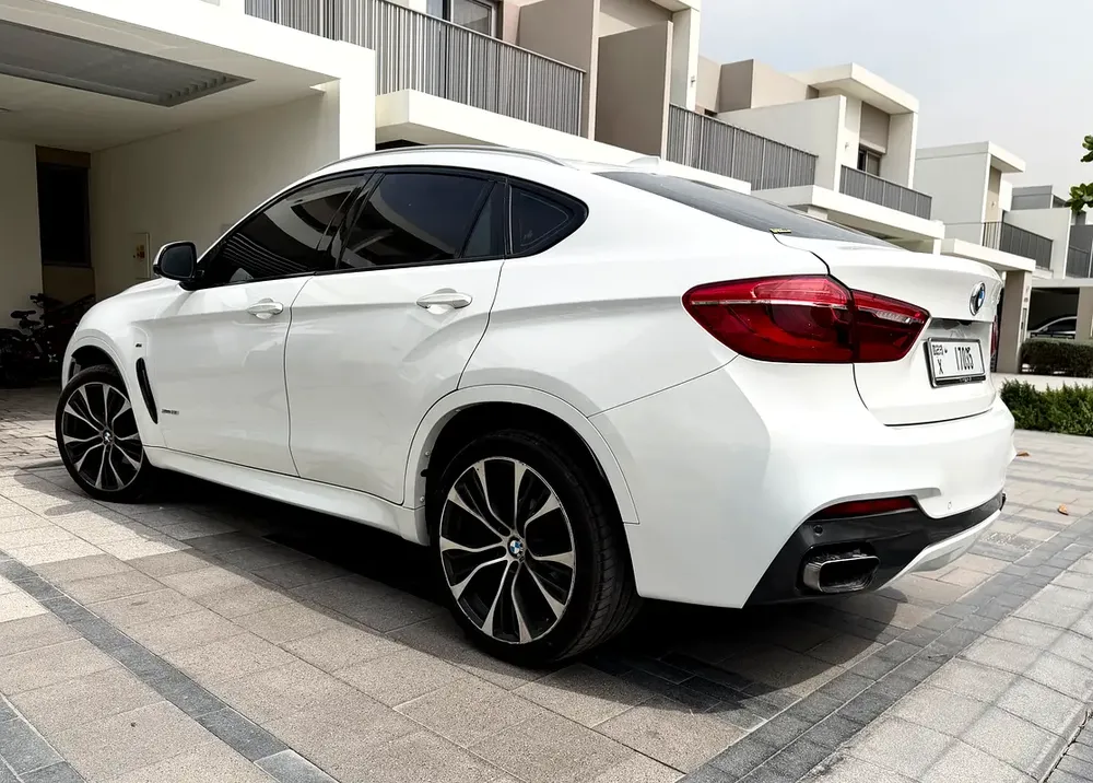 BMW X6 35i, M-Kit, Full Options, GCC, Excellent condition - Image 4