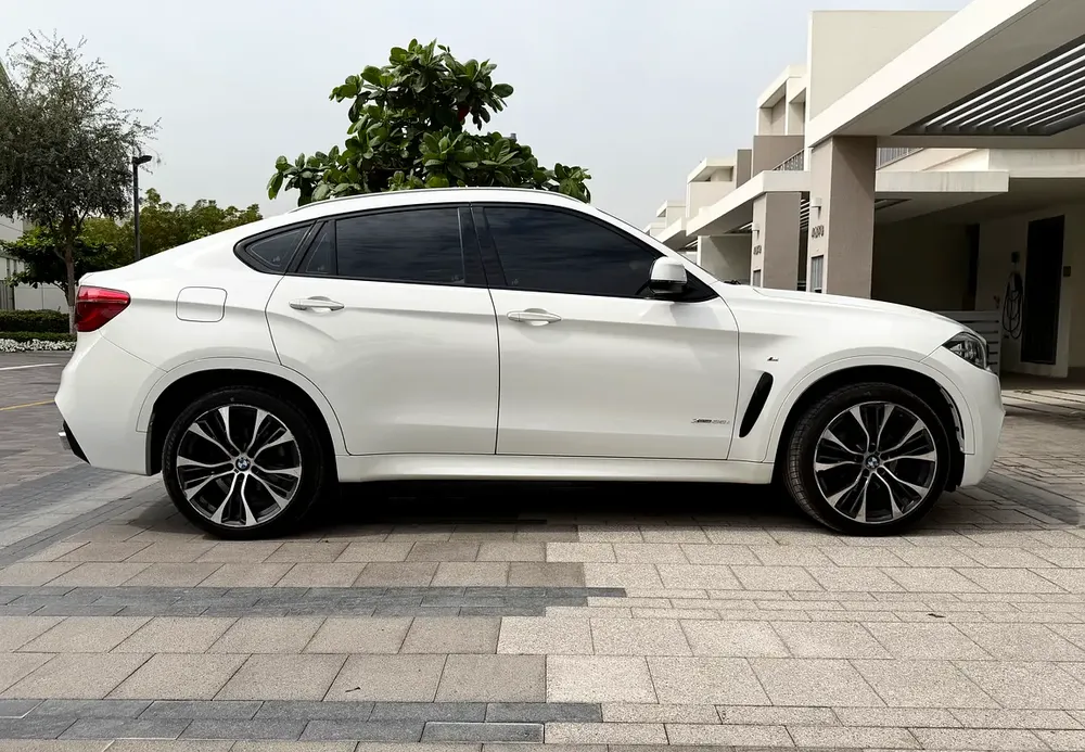BMW X6 35i, M-Kit, Full Options, GCC, Excellent condition - Image 5
