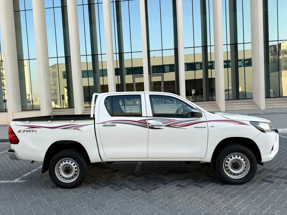 Toyota Hilux Double Cab GL 2022 GCC Specs 4x4 - Image 10