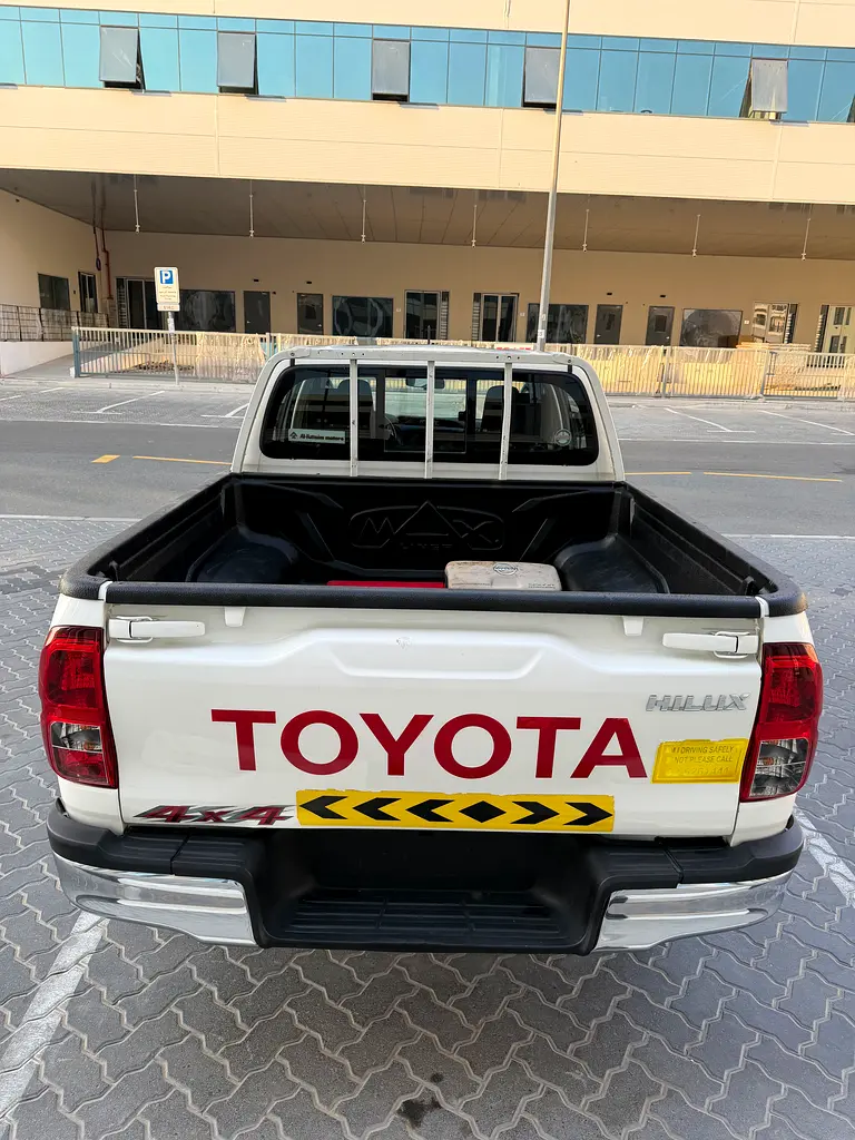 Toyota Hilux Double Cab GL 2022 GCC Specs 4x4 - Image 13