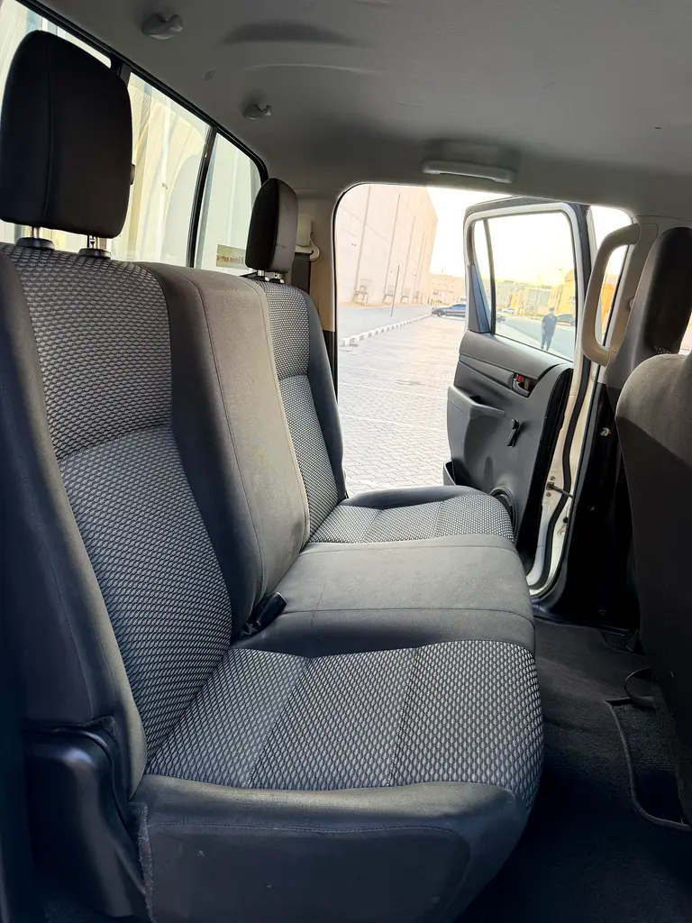 Toyota Hilux Double Cab GL 2022 GCC Specs 4x4 - Image 5