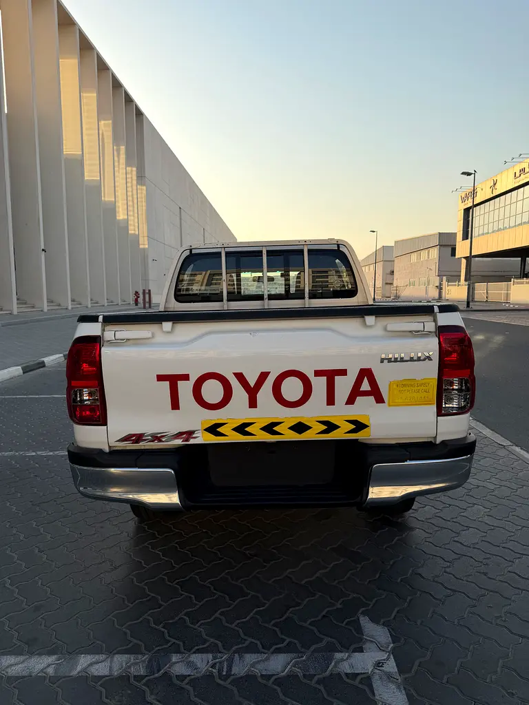 Toyota Hilux Double Cab GL 2022 GCC Specs 4x4 - Image 8