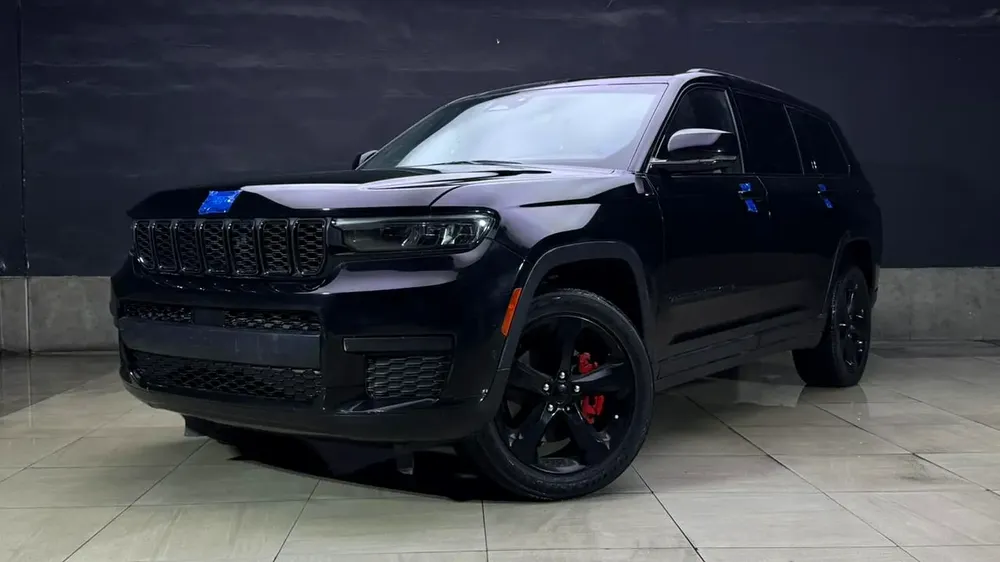 2021 Jeep Grand Cherokee L Altitude 4x4  Black on Black - Image 5