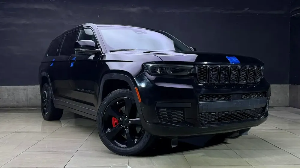 2021 Jeep Grand Cherokee L Altitude 4x4  Black on Black - Image 7