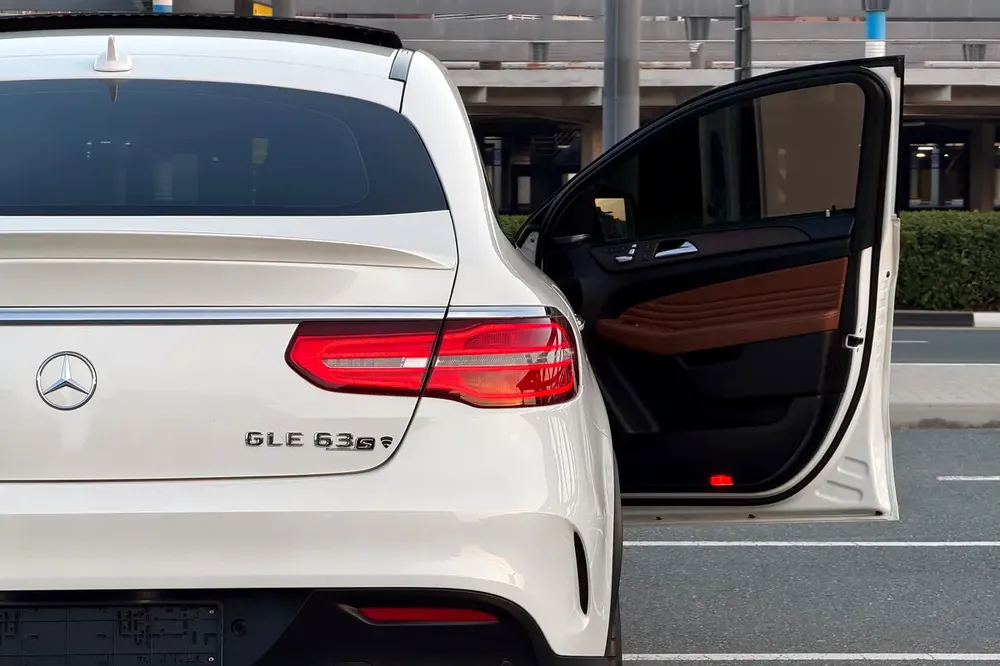 Service History / 2 Keys | Mercedes-Benz GLE 43 AMG Coupe 2016 | GCC Specifications (Single Owner) - Image 6