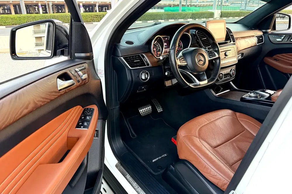 Service History / 2 Keys | Mercedes-Benz GLE 43 AMG Coupe 2016 | GCC Specifications (Single Owner) - Image 9
