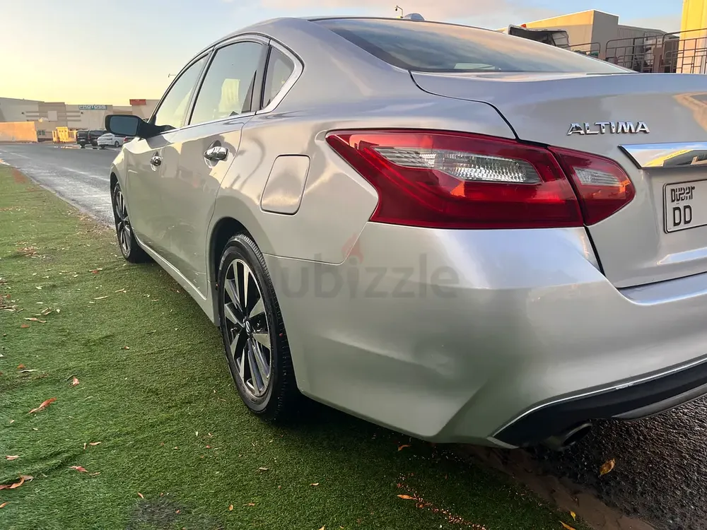 Nissan altima - Image 5