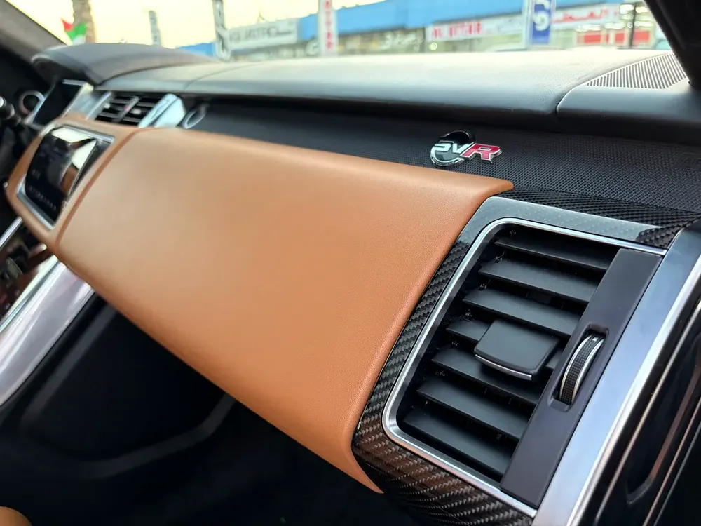 Land Rover Range Rover Sport SVR 2020 - GCC Specs - Excellent Condition - Image 11