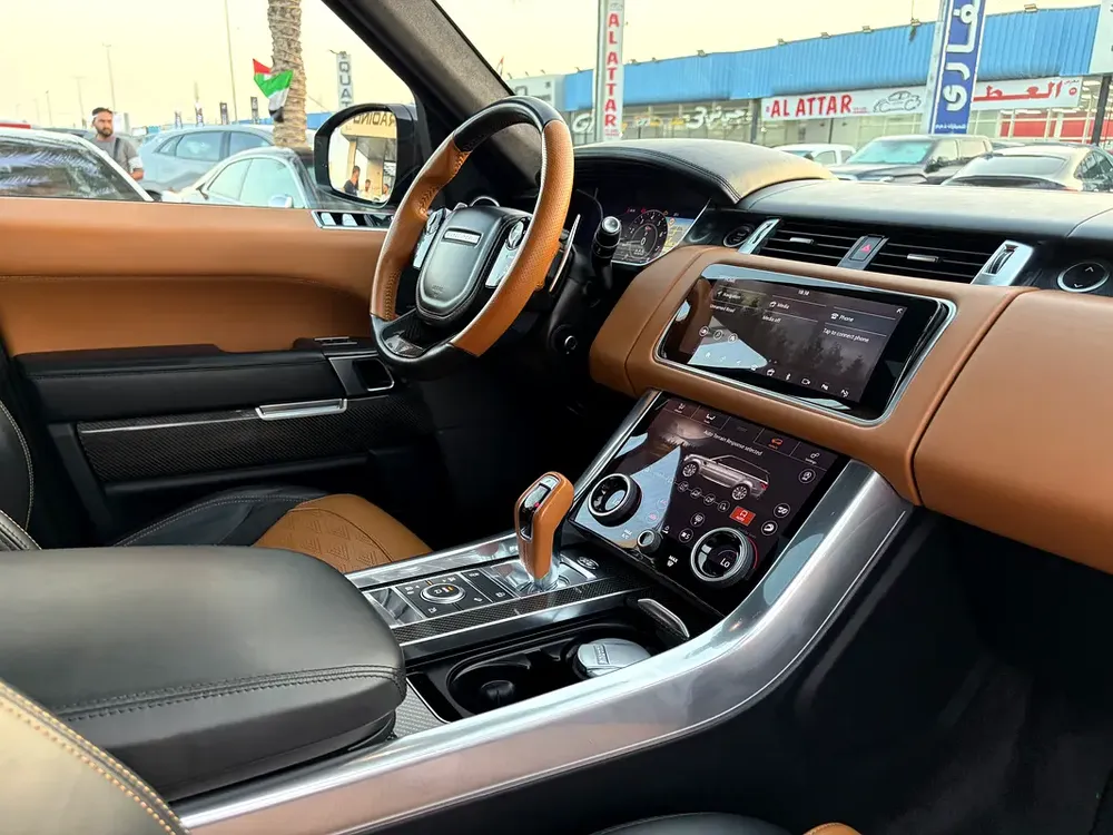 Land Rover Range Rover Sport SVR 2020 - GCC Specs - Excellent Condition - Image 12