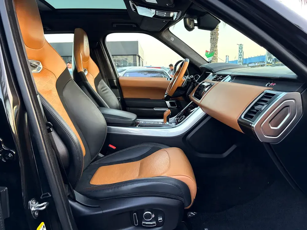 Land Rover Range Rover Sport SVR 2020 - GCC Specs - Excellent Condition - Image 13